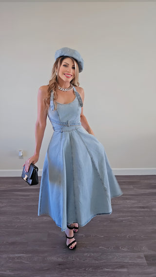 Vestido de mezclilla azul claro estilo imperio