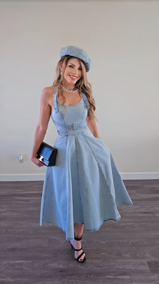 Vestido de mezclilla azul claro estilo imperio